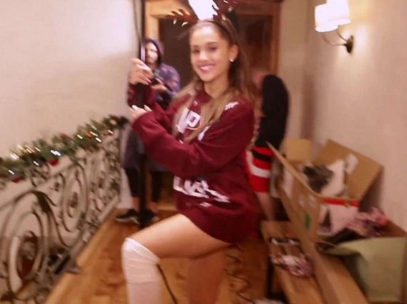 Ariana-Grande -Santa